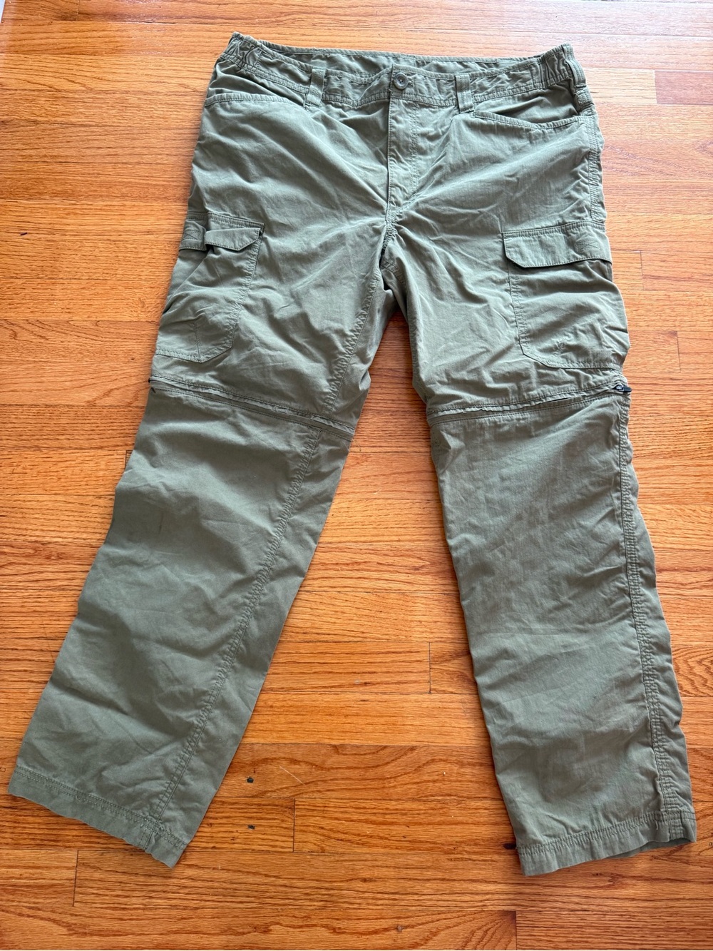 GH Bass Explorer Mens 38x32 Green Convertible Zip Off Cargo Hiking Pants NWOT